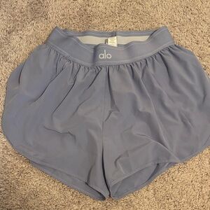 ALO YOGA MATCH POINT SHORT IN PURPLE